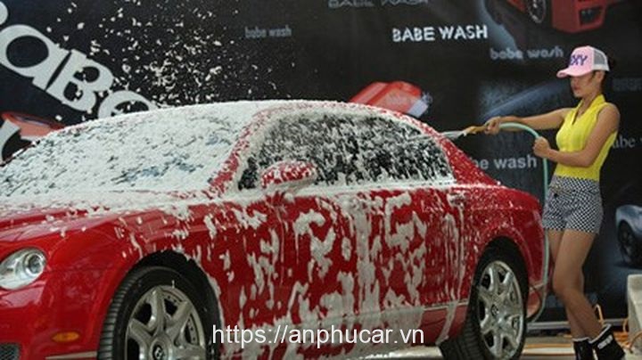 Bạn muốn chiếc xe của mình luôn sạch sẽ như mới hãy đến với dịch vụ rửa xe ô tô chuyên nghiệp. Với đội ngũ nhân viên tận tâm và kinh nghiệm, chiếc xe sẽ luôn trông rực rỡ và bóng khỏe.