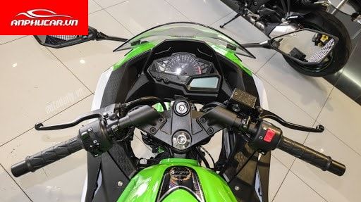 Kawasaki Ninja 300 tay lai