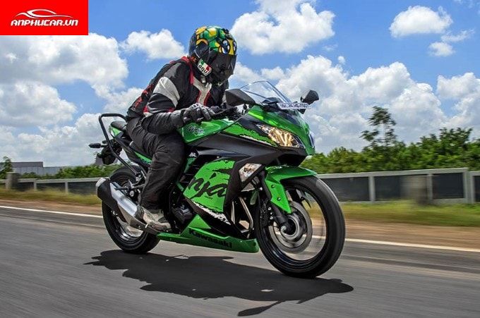 Kawasaki Ninja 300 van hanh