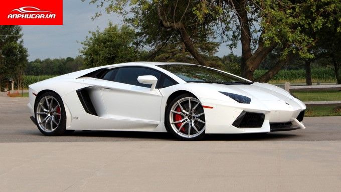 Lamborghini Aventador LP 700-4 mẫu siêu xe làm thỏa đam mê